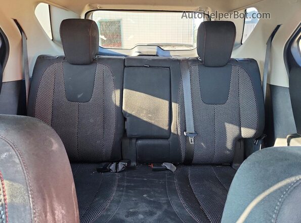 2GNFLFEKXG6117589 2016 CHEVROLET EQUINOX Silver Widok tylnych siedzeń