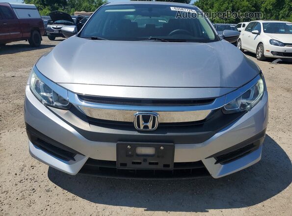 2HGFC2F58JH012556 2018 HONDA CIVIC Silver Widok z przodu