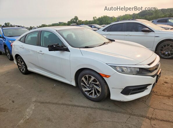 2HGFC2F71JH518411 2018 HONDA CIVIC White Передня права чверть
