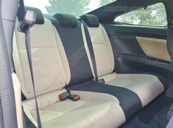 2HGFC4B03HH312585 2017 HONDA CIVIC White Widok tylnych siedzeń