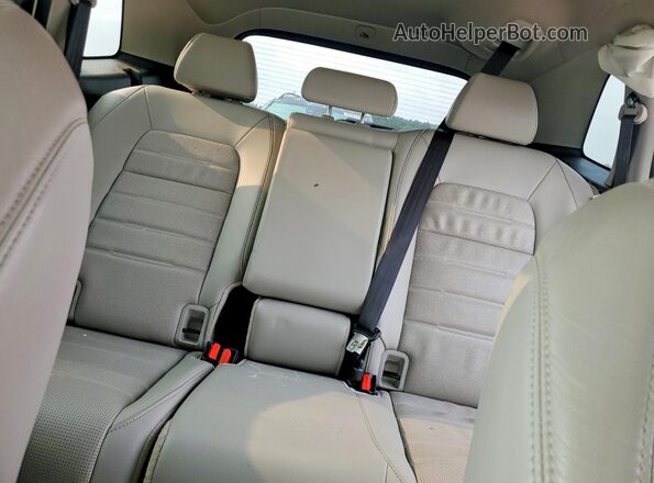 2HKRS4H74RH445495 2024 HONDA CR-V White Rear seats view