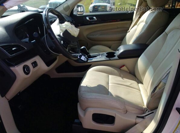 2LMHJ5AT5KBL01869 2019 LINCOLN MKT White Front interior view