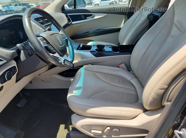 2LMPJ6J90LBL29506 2020 LINCOLN NAUTILUS Charcoal Front interior view