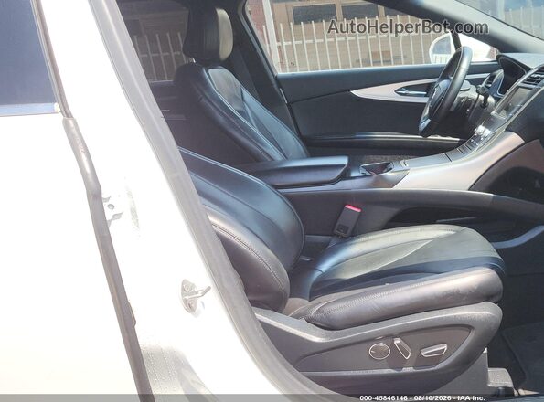 2LMPJ6J98LBL26966 2020 LINCOLN NAUTILUS White Front interior view