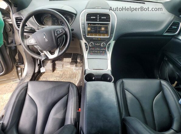 2LMPJ6JR3HBL44749 2017 LINCOLN MKX Серебряный Вид панели приборов