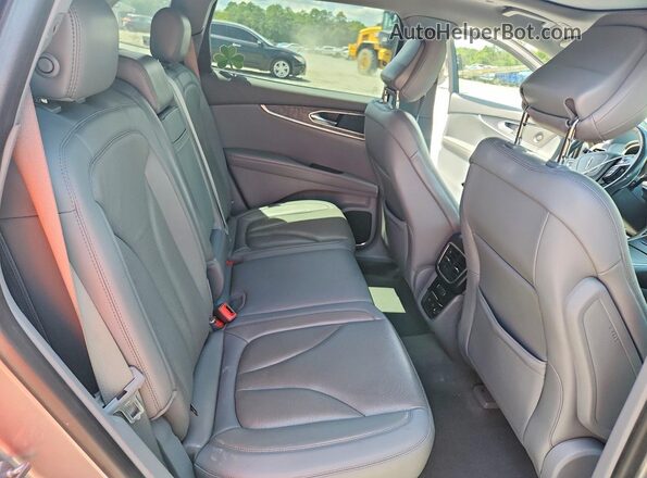 2LMPJ6K90LBL02028 2020 LINCOLN NAUTILUS Silver Вид задньої частини салону