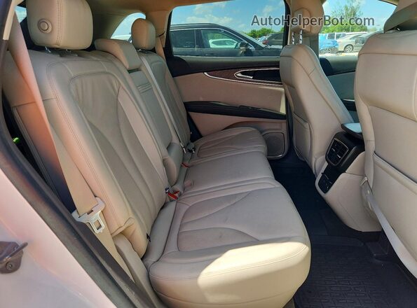 2LMPJ6K93KBL46880 2019 LINCOLN NAUTILUS White Rear interior view