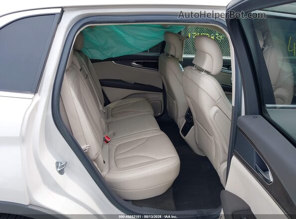 2LMPJ6K95KBL32642 2019 LINCOLN NAUTILUS Cream VIN sticker view