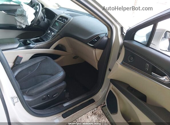 2LMPJ6K9XLBL25770 2020 LINCOLN NAUTILUS Silver წინა სალონის ხედი