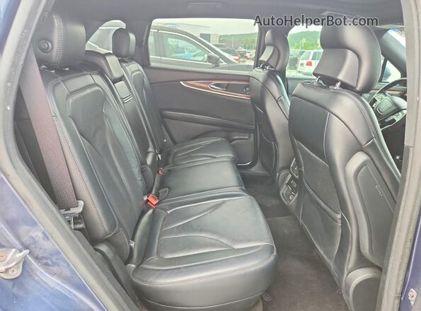 2LMPJ6L94KBL12588 2019 LINCOLN NAUTILUS Blue Vista interior trasera