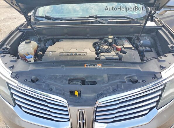 2LMPJ6LR0GBL71404 2016 LINCOLN MKX Tan Rear interior view