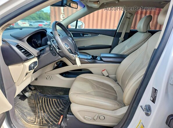 2LMPJ6LR2HBL30838 2017 LINCOLN MKX Белый Вид салона спереди