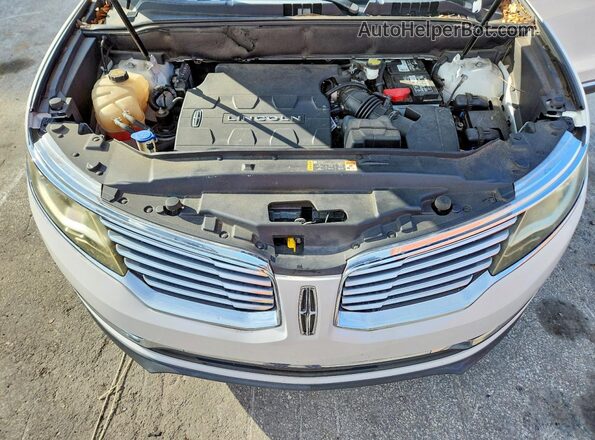 2LMPJ6LR3JBL29090 2018 LINCOLN MKX White ძრავის განყოფილების ხედი
