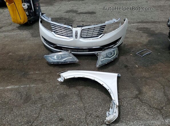 2LMPJ6LR3JBL38887 2018 LINCOLN MKX White Widok naklejki z numerem VIN