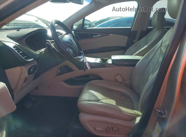 2LMPJ6LR5HBL44328 2017 LINCOLN MKX Cream Widok wnętrza z przodu