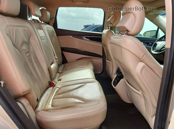 2LMPJ6LR5HBL44328 2017 LINCOLN MKX Cream Widok wnętrza z tyłu