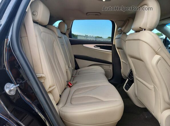 2LMPJ8J90LBL20347 2020 LINCOLN NAUTILUS Black Widok wnętrza z tyłu