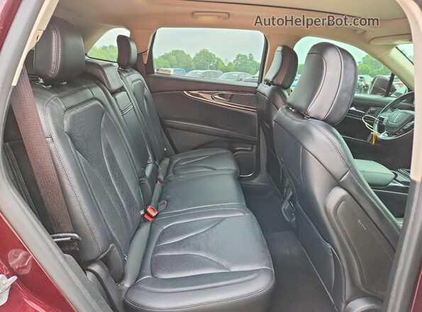 2LMPJ8K98PBL14395 2023 LINCOLN NAUTILUS Maroon Vista interior trasera
