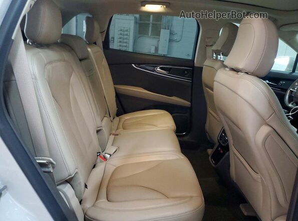 2LMPJ8KP0NBL16234 2022 LINCOLN NAUTILUS White Rear interior view