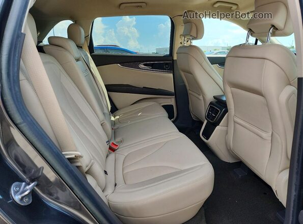 2LMPJ8KP5KBL33638 2019 LINCOLN NAUTILUS Gray Rear interior view
