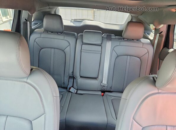 2LMPJ8KP7PBL03841 2023 LINCOLN NAUTILUS Белый Вид задних сидений