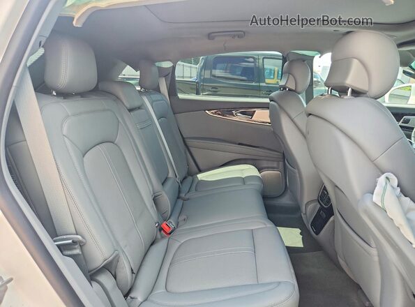 2LMPJ8KP7PBL03841 2023 LINCOLN NAUTILUS Белый Вид задней части салона