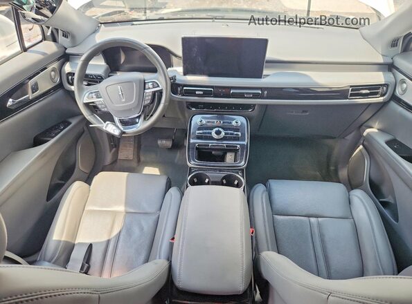 2LMPJ8KP7PBL03841 2023 LINCOLN NAUTILUS Белый Вид панели приборов