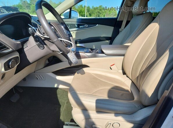 2LMPJ8L94KBL66713 2019 LINCOLN NAUTILUS White Front interior view