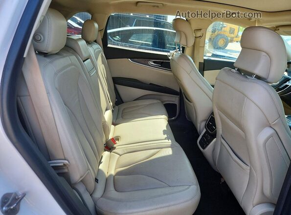 2LMPJ8L94KBL66713 2019 LINCOLN NAUTILUS White Rear seats view