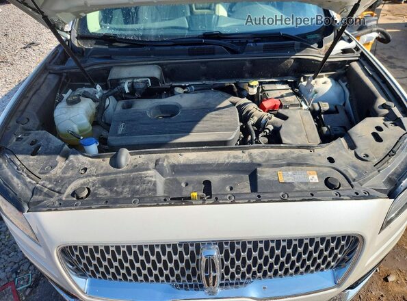 2LMPJ8L94KBL66713 2019 LINCOLN NAUTILUS White Rear interior view