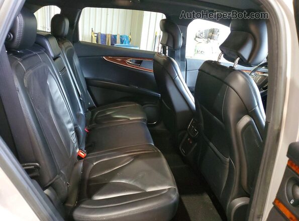2LMPJ8L99KBL50507 2019 LINCOLN NAUTILUS Silver Вид задньої частини салону