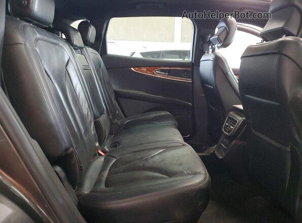 2LMPJ8L9XKBL66506 2019 LINCOLN NAUTILUS Gray Widok wnętrza z tyłu