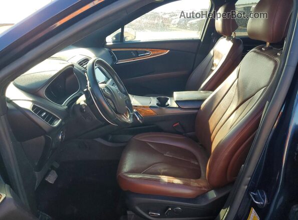 2LMPJ8LP3HBL13170 2017 LINCOLN MKX Синий Вид салона спереди