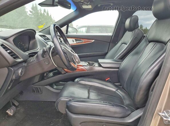 2LMPJ8LP7JBL37283 2018 LINCOLN MKX Tan Front interior view