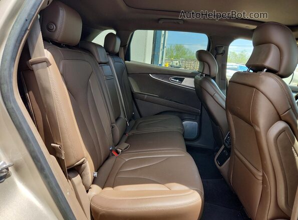 2LMPJ8LPXHBL40172 2017 LINCOLN MKX Золотой Вид задней части салона