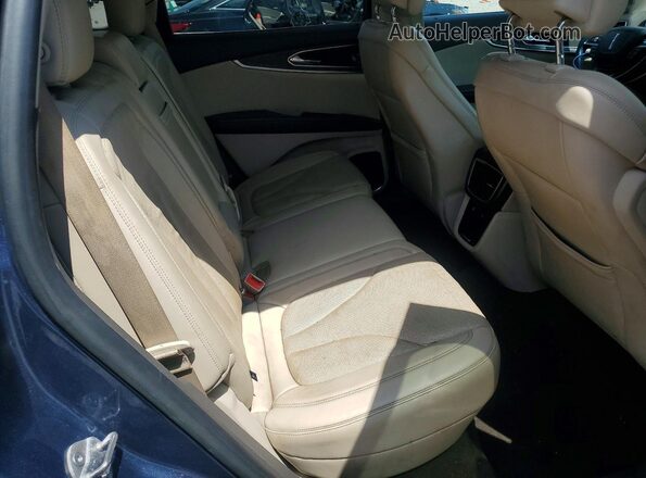 2LMPJ8LPXKBL41975 2019 LINCOLN NAUTILUS Blue Rear interior view