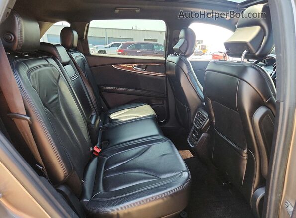 2LMPJ8LR0HBL30977 2017 LINCOLN MKX Gray Rear interior view