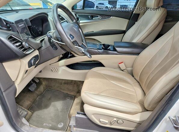 2LMPJ8LR7HBL52992 2017 LINCOLN MKX White Vista interior delantera