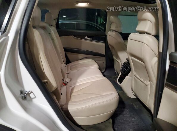 2LMPJ8LR9JBL35035 2018 LINCOLN MKX White Rear interior view