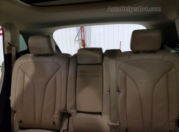 2LMPJ8LR9JBL35035 2018 LINCOLN MKX White Rear seats view