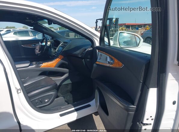 2LMTJ8LP3GBL21122 2016 LINCOLN MKX White Widok wnętrza z przodu