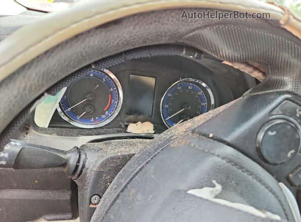 2T1BURHE1HC788046 2017 TOYOTA COROLLA Red Вид щитка приладів