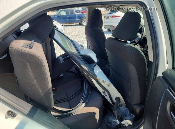 2T1BURHE1HC884114 2017 TOYOTA COROLLA White Հետևի նստատեղերի տեսք