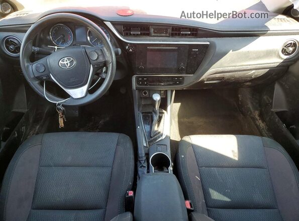 2T1BURHE1HC906919 2017 TOYOTA COROLLA Red Widok deski rozdzielczej