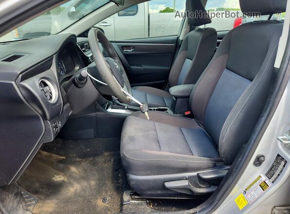 2T1BURHE1JC038488 2018 TOYOTA COROLLA Silver წინა სალონის ხედი