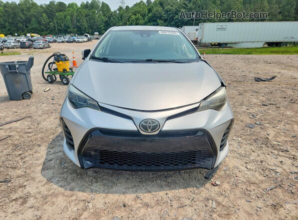 2T1BURHE1JC064329 2018 TOYOTA COROLLA Silver Widok z przodu