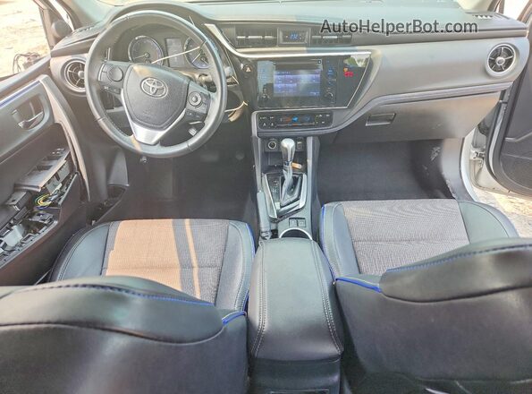 2T1BURHE1JC064329 2018 TOYOTA COROLLA Silver Widok deski rozdzielczej