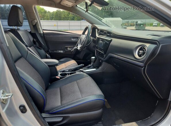 2T1BURHE1JC064329 2018 TOYOTA COROLLA Silver Widok wnętrza z przodu