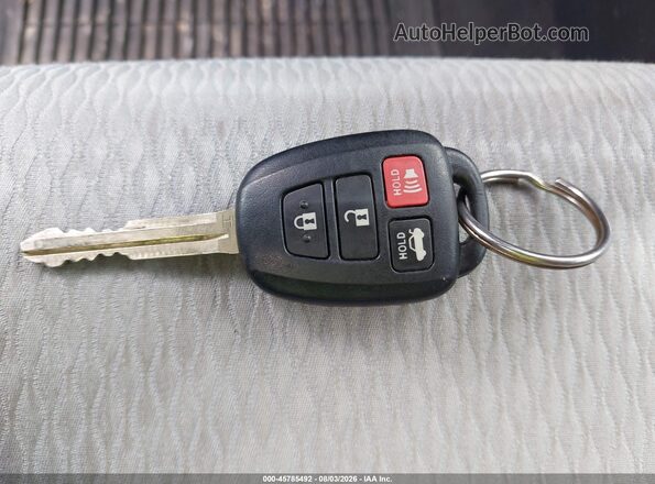2T1BURHE2HC772051 2017 TOYOTA COROLLA Серебряный Вид панели приборов