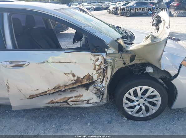 2T1BURHE2HC828053 2017 TOYOTA COROLLA Silver Widok z przodu